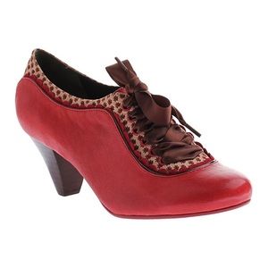 Poetic License Whiplash Leather Heels NWT Size 38 Red